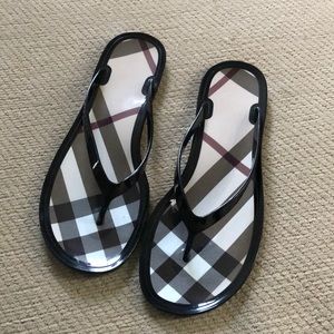 Burberry flip flops - size 40